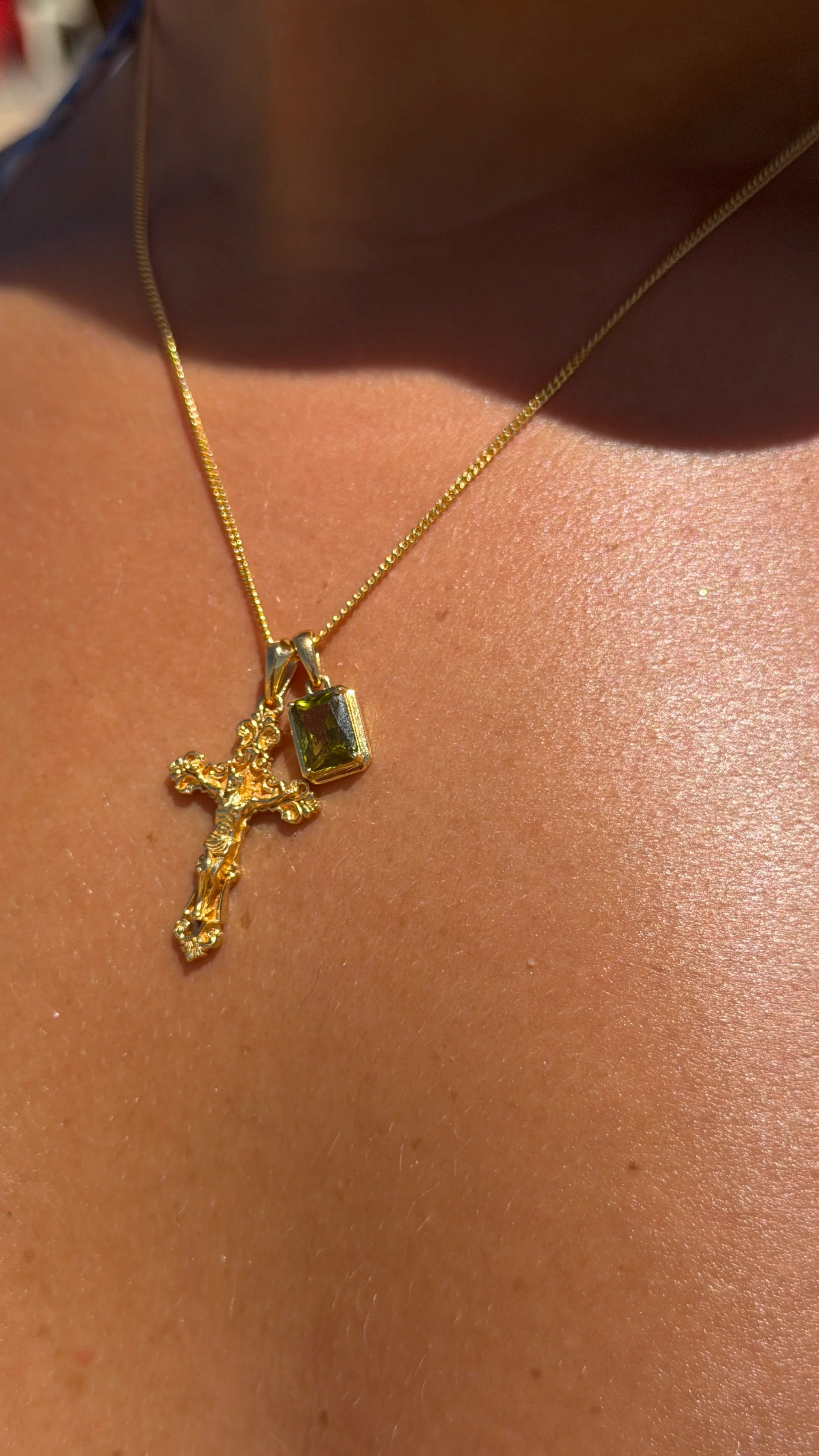 Motif Crucifix x Mediterranean Olive stone stack - Gold