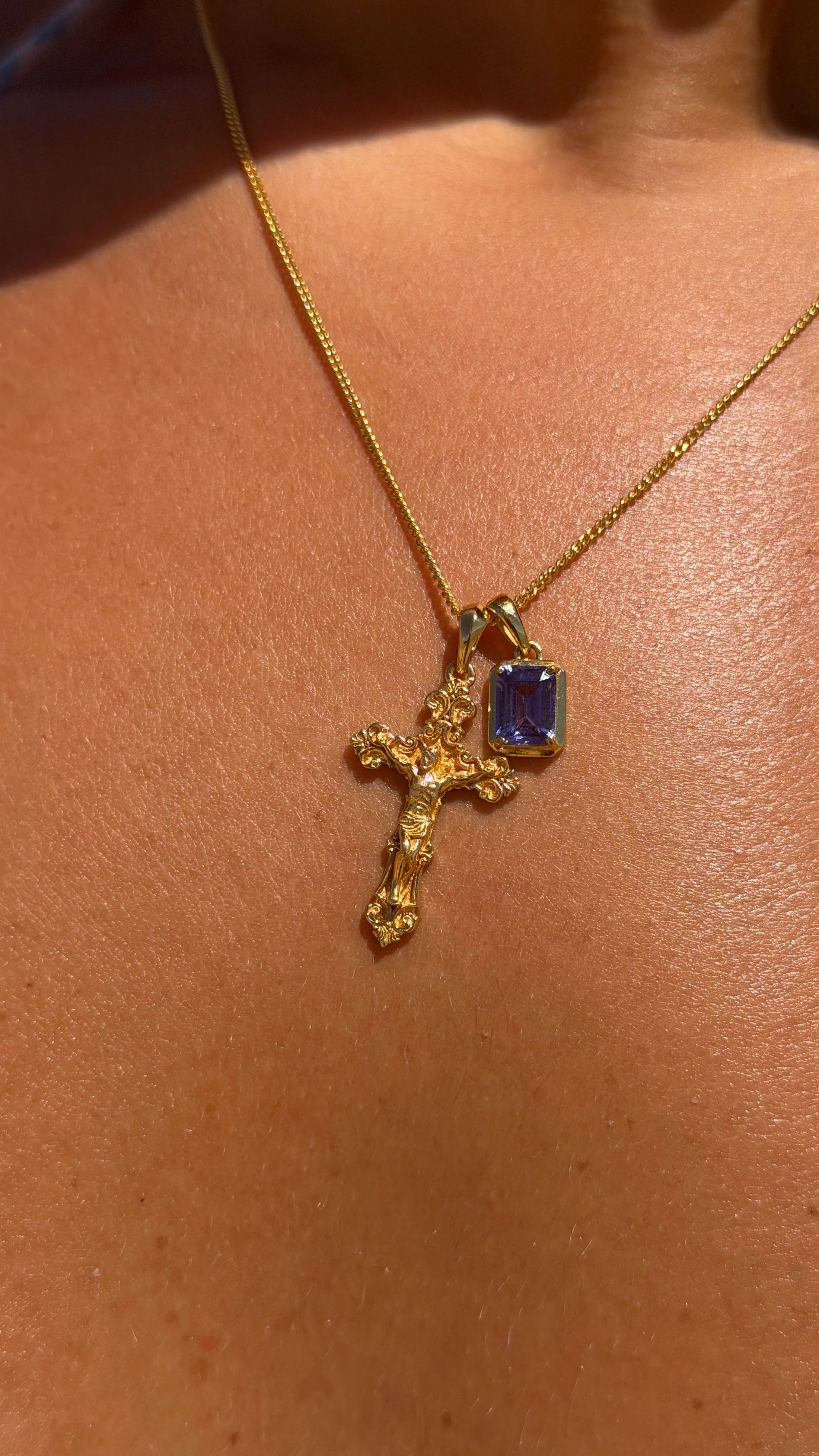Motif Crucifix x Sapphire stone stack - Gold